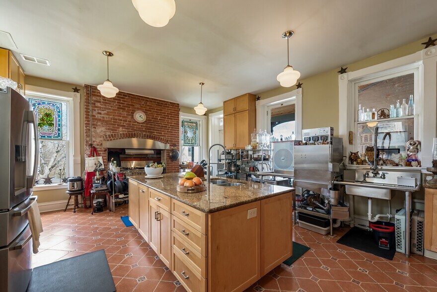 More Photos Of 809 Hall St, Saint Joseph Hospitality For Sale