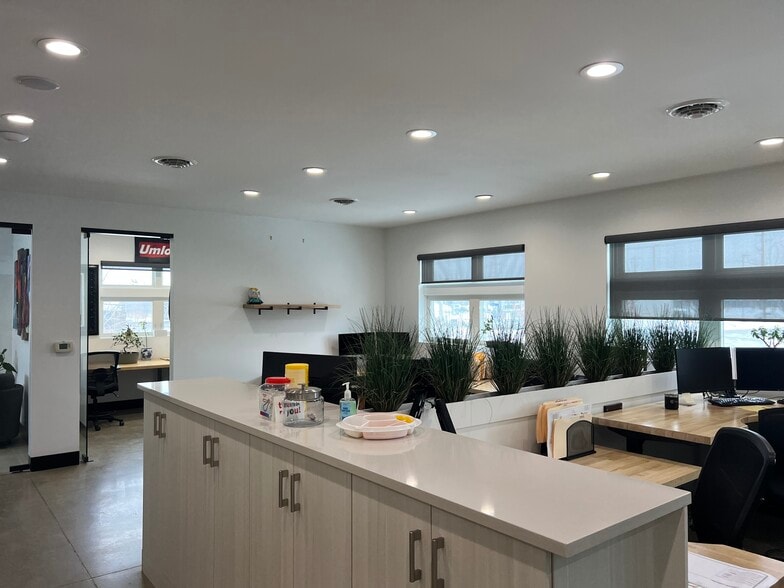 More Photos Of 49287-49295 West Rd, Wixom Warehouse For Lease