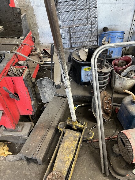 More Photos Of 2403 Mahoning Ave, Youngstown Auto Repair For Sale