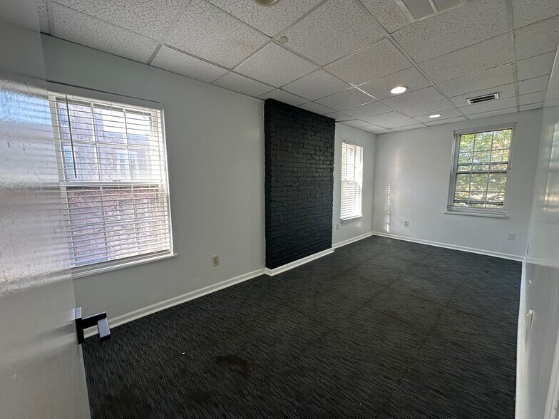 More Photos Of 1187 Broad St, Bridgeport Office For Lease