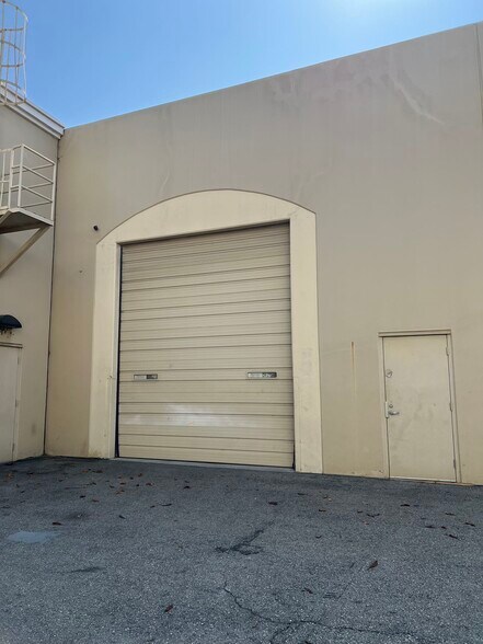 More Photos Of 5352 Irwindale Ave, Irwindale Showroom For Sale