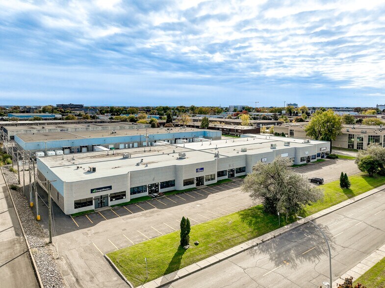 More Photos Of 80-150 Av Lindsay, Dorval Warehouse For Lease