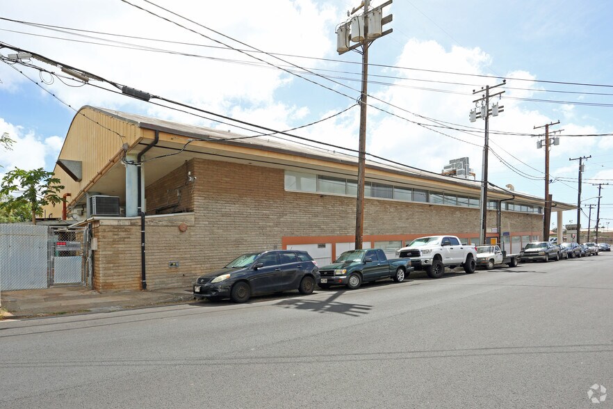 More Photos Of 2200 Kamehameha Hwy, Honolulu General Retail For Lease