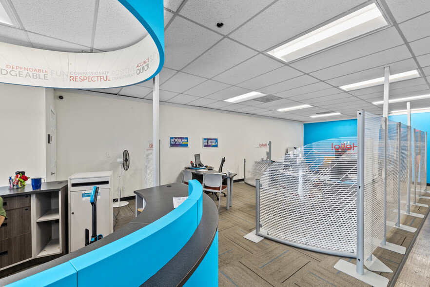 More Photos Of 3182 Glenwood Rd, Decatur Storefront For Sale