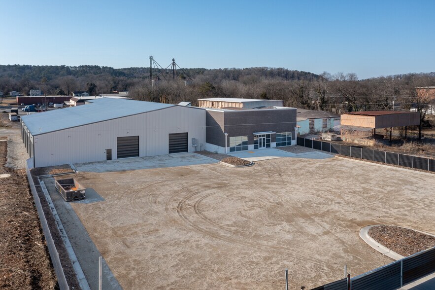 More Photos Of 101 E 18th St, Rome Warehouse For Lease