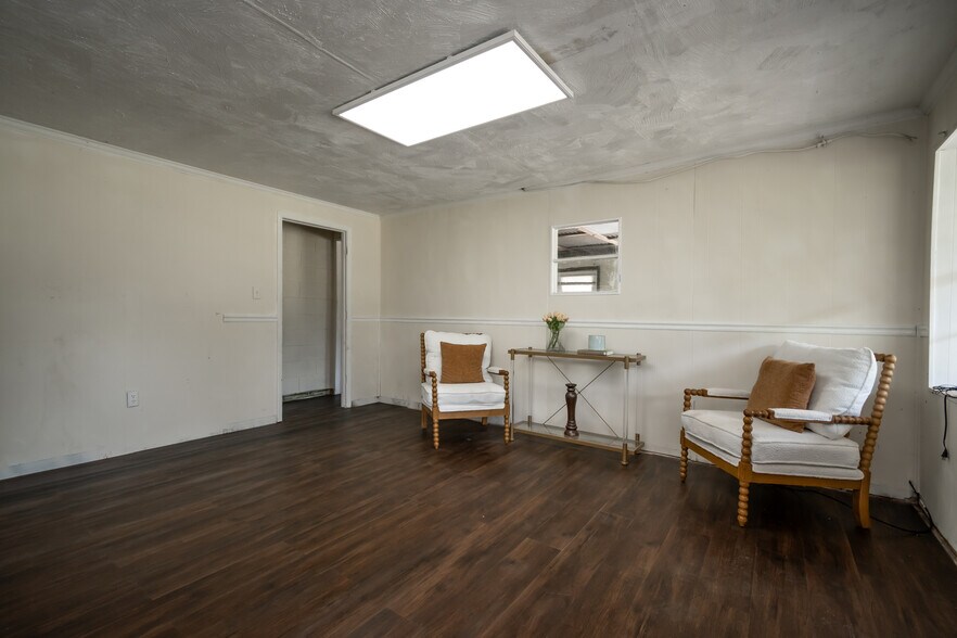 More Photos Of 577 Main st, Lexington Flex For Sale