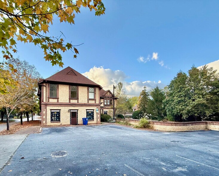 More Photos Of 12 All Souls Cres, Asheville Office For Sale