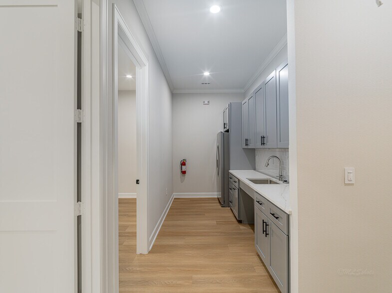 More Photos Of 1325 Main St, Katy Office Residential For Sale