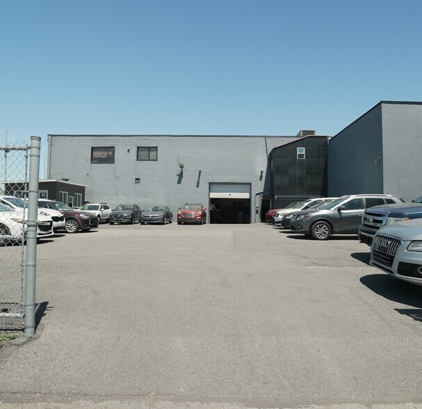 More Photos Of 3812 Rue Jarry E, Montréal Auto Repair For Sale