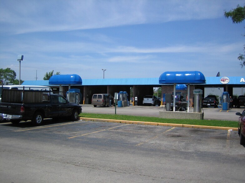 More Photos Of 2000 S Elmhurst Rd, Mount Prospect Carwash For Lease