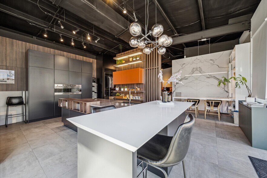 More Photos Of 2226 Richmond Ave, Houston Freestanding For Sale