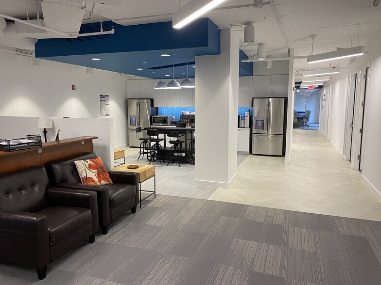 More Photos Of 225 Reinekers Ln, Alexandria Office For Lease