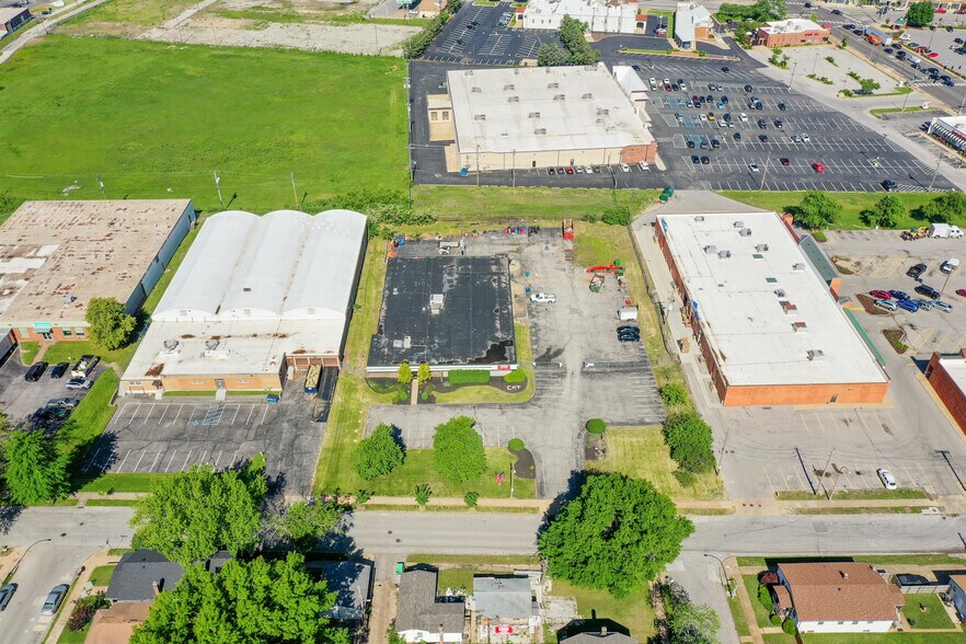 More Photos Of 4401 Ridgewood Ave, Saint Louis Showroom For Sale