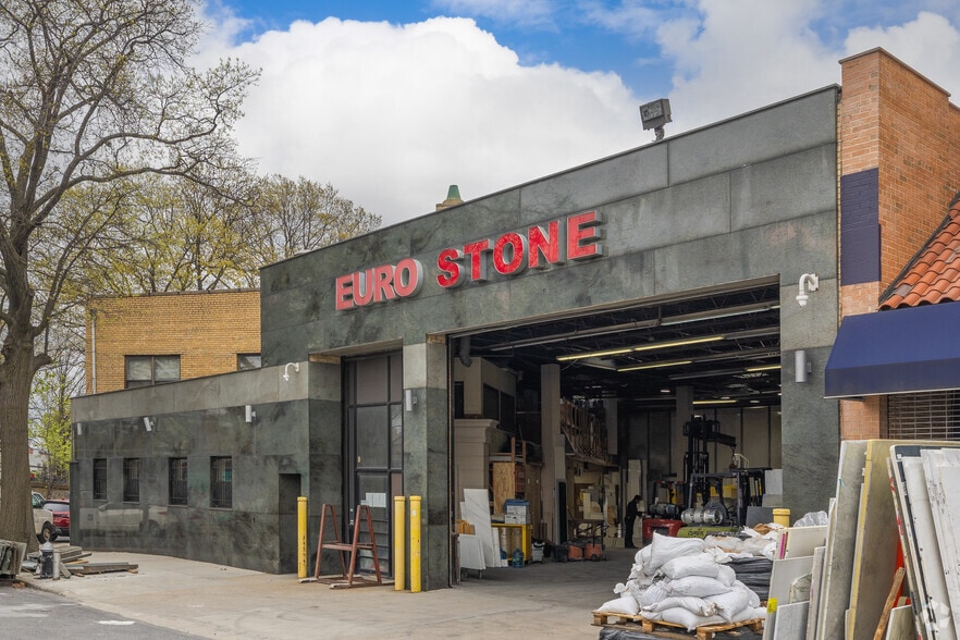 More Photos Of 4800 Astoria Blvd, Astoria Manufacturing For Sale