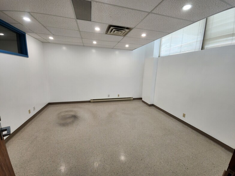 More Photos Of 1405 Boul Henri-Bourassa O, Montréal Office For Lease