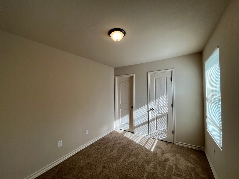 More Photos Of 7002 Donovan Way, San Antonio Apartments For Sale