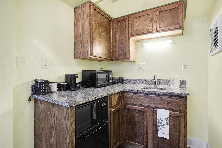 More Photos Of 35 S Main St, Batesville Warehouse For Sale