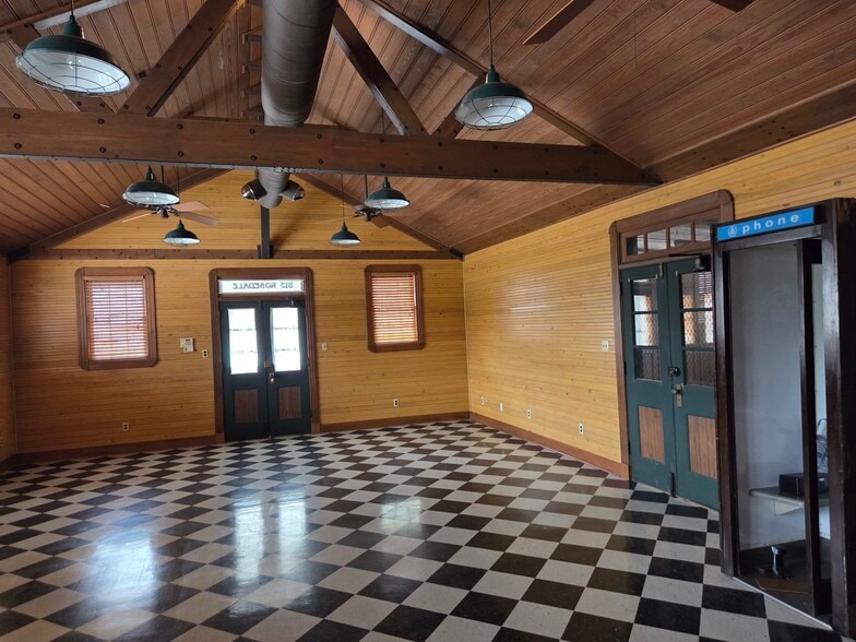 More Photos Of 815-817 Rosedale Dr, New Orleans Office For Sale