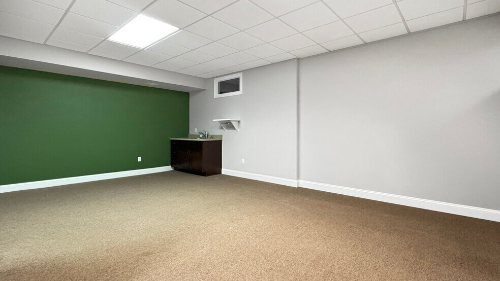 More Photos Of 117 N Mitchell St, Cadillac Medical For Lease