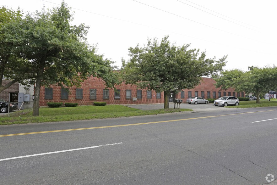 More Photos Of 45 Edison Ave, West Babylon Warehouse For Sale