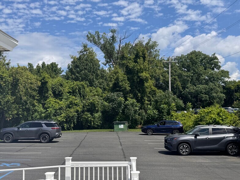 More Photos Of 1147 Troy Schenectady Rd, Latham Office For Sale