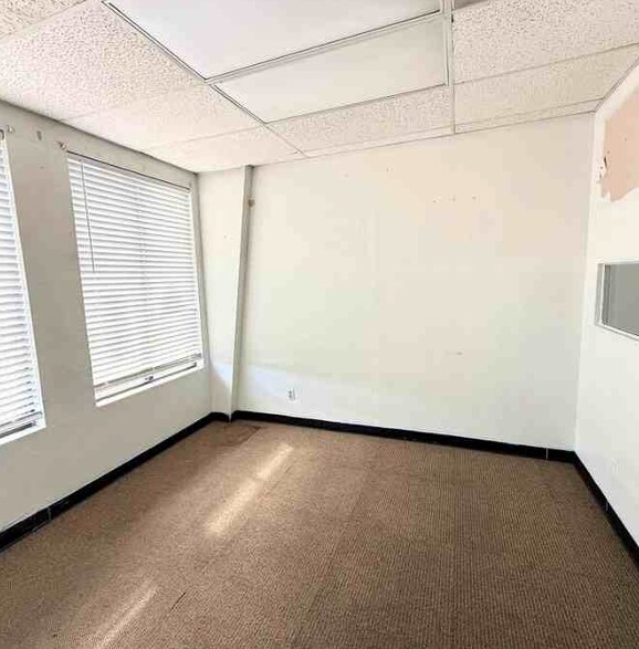 More Photos Of 614-626 N Britain Rd, Irving Unknown For Lease