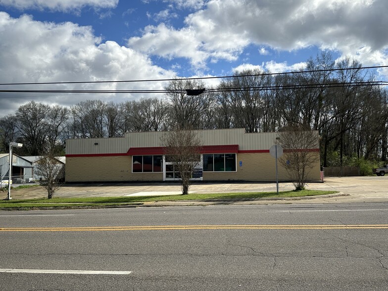 Primary Photo Of 576 Walnut St, Centreville Freestanding For Sale