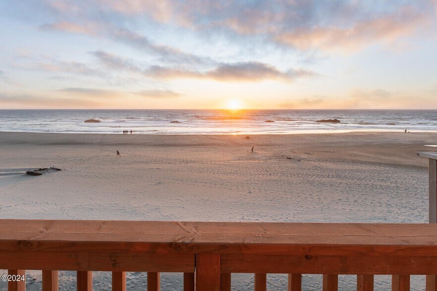 More Photos Of 3929 NW Jetty Ave, Lincoln City Apartments For Sale