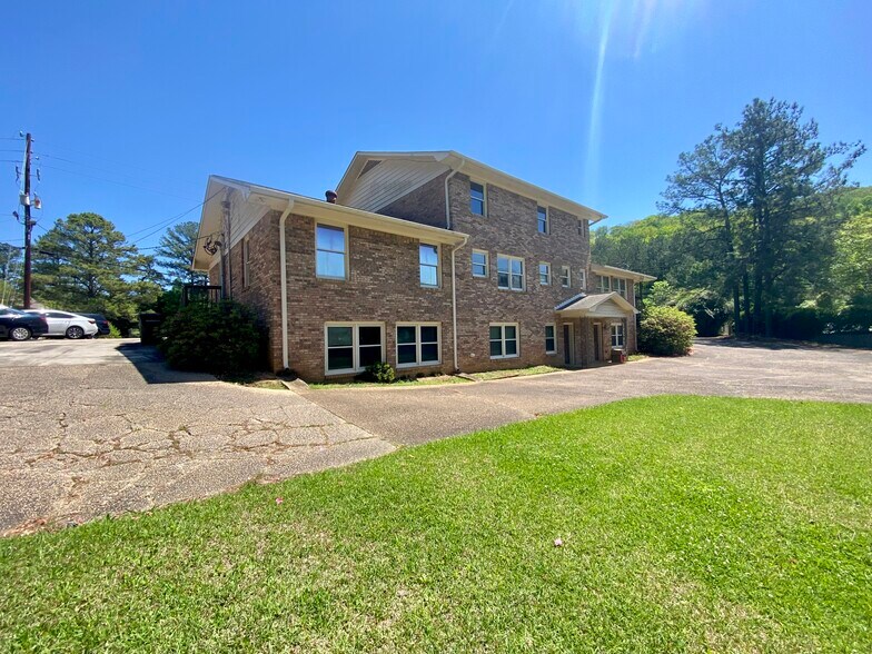 More Photos Of 1900 Indian Lake Dr, Birmingham Office For Sale