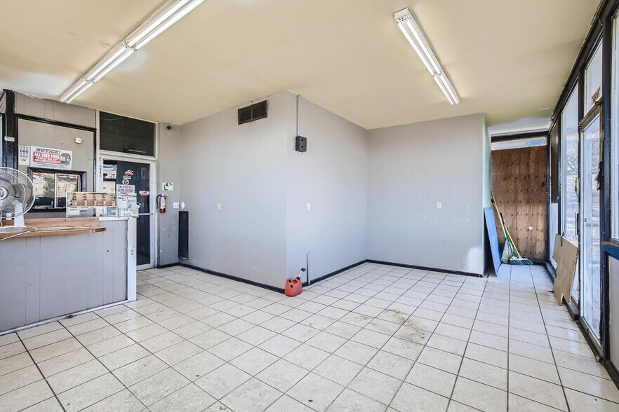 More Photos Of 404 S Circle Dr, Colorado Springs Auto Repair For Sale