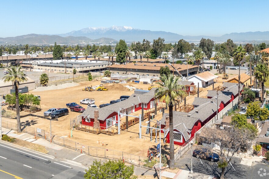 More Photos Of 1393 University Ave, Riverside General Retail For Lease