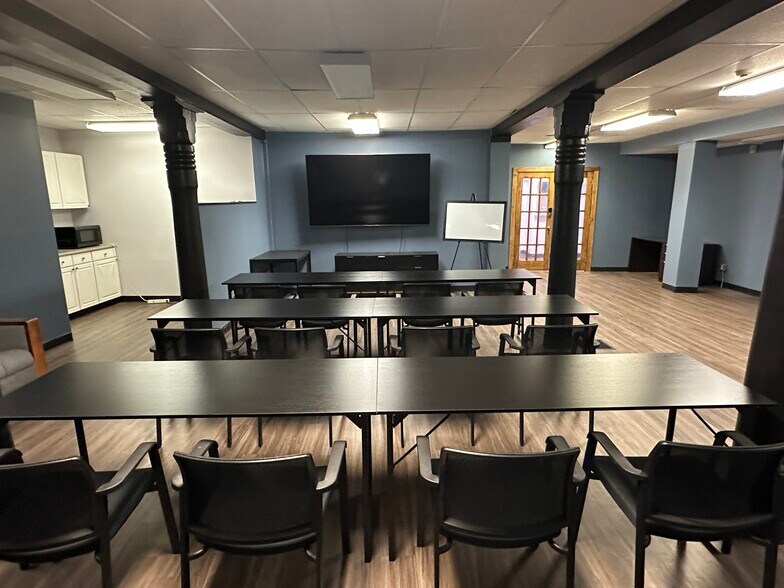 More Photos Of 26 N Broadway, Schenectady Office For Sale