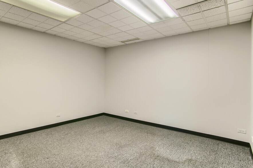 More Photos Of 415 E Golf Rd, Arlington Heights Office For Lease