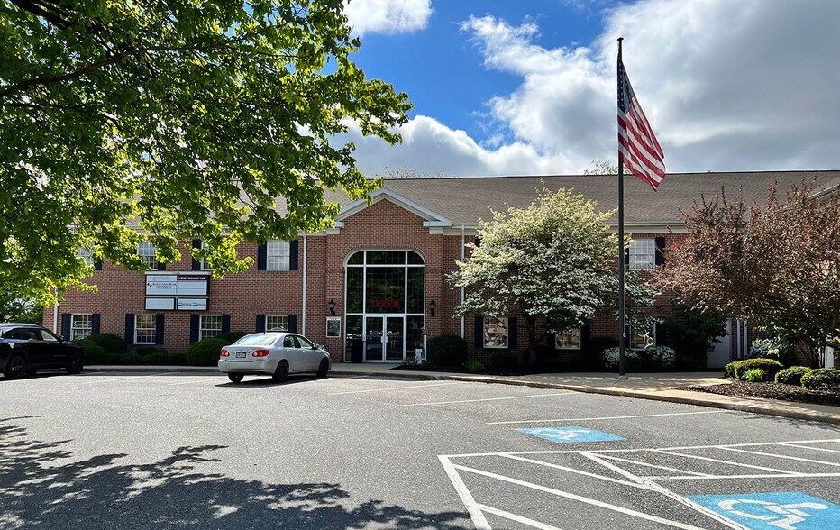 More Photos Of 1725-1755 Oregon Pike, Lancaster Office For Lease