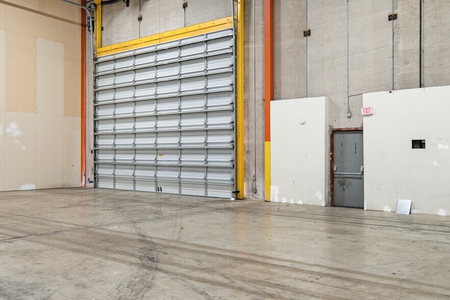 More Photos Of 12317 Technology Blvd, Austin Warehouse For Lease