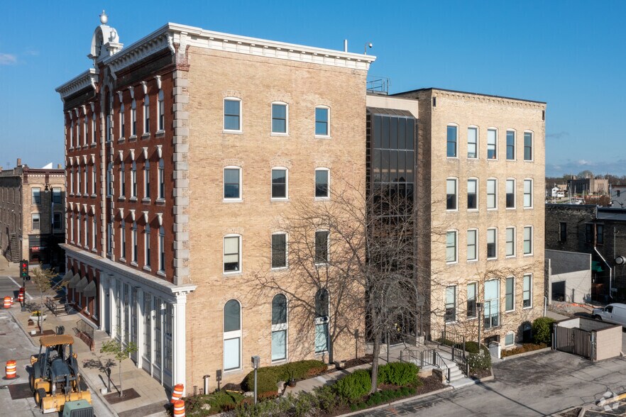 More Photos Of 245 Main St, Racine Loft Creative Space For Lease