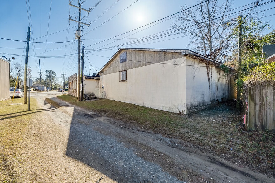 More Photos Of 3104 Skidaway Rd, Savannah Freestanding For Sale