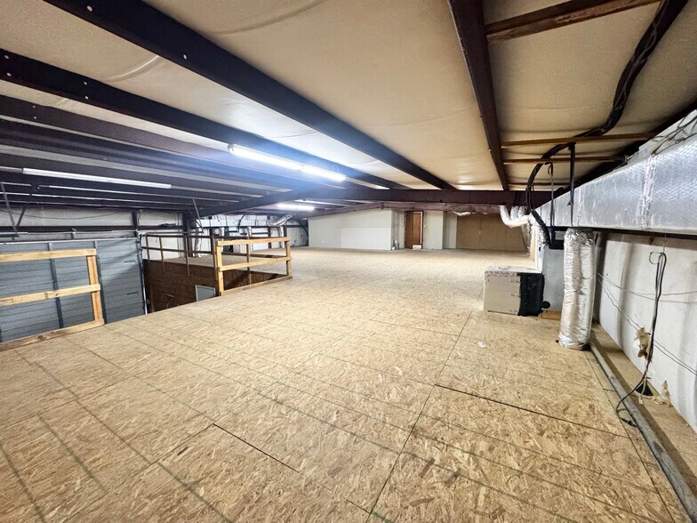 More Photos Of 9215 Thomasville Dr, Houston Warehouse For Lease