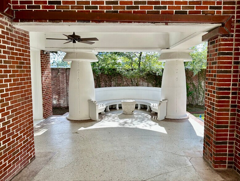 More Photos Of 4515 Yoakum Blvd, Houston Office For Sale