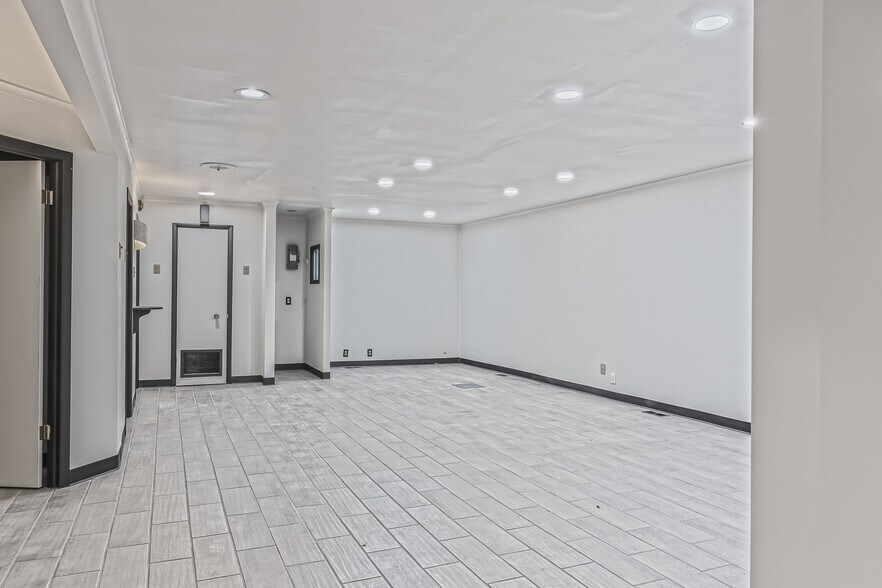 More Photos Of 9657 New Sapulpa Rd, Sapulpa Storefront Retail Office For Sale