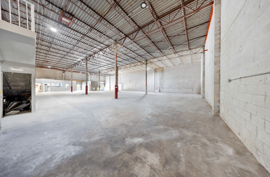 More Photos Of 2601 NW 105th Ave, Miami Warehouse For Sale