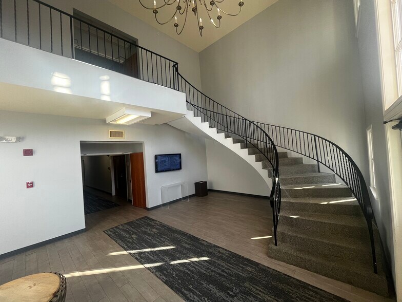 More Photos Of 552 S Washington St, Naperville Office For Lease