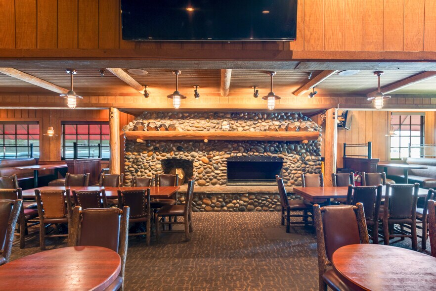 More Photos Of 1905 S Commerce Center Dr E, San Bernardino Restaurant For Lease