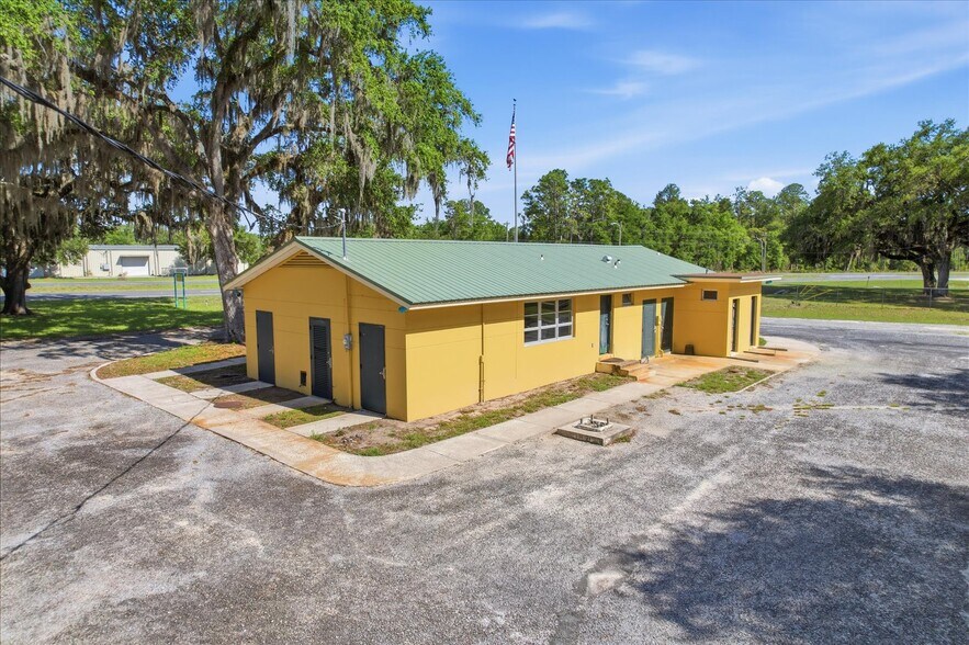 More Photos Of 18150 SE 72 Ave, Inglis Office For Sale