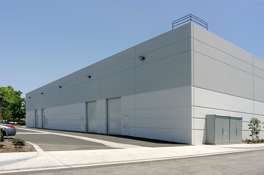 More Photos Of 3021-3035 E La Jolla St, Anaheim Warehouse For Sale