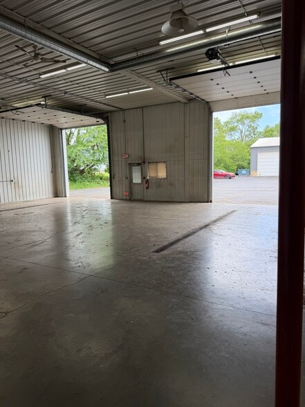 More Photos Of 14611 W Edison Dr, New Lenox Warehouse For Lease