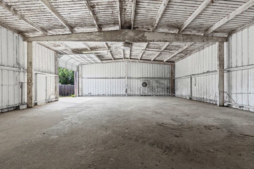 More Photos Of 4715 Turner Warnell Rd, Arlington Warehouse For Sale