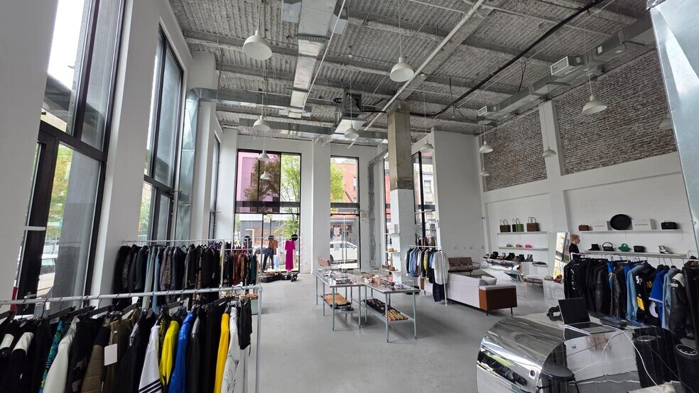 More Photos Of 307-311 Grand St, Brooklyn Office For Lease