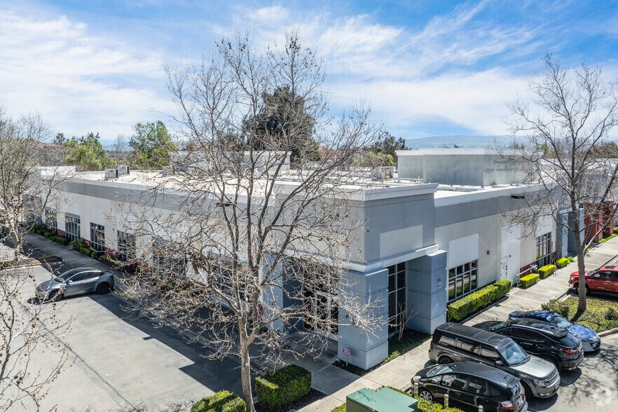 More Photos Of 2900 Collier Canyon Rd, Livermore Showroom For Sale