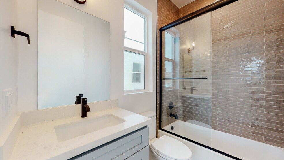 More Photos Of 525 N Normandie Ave, Los Angeles Apartments For Sale